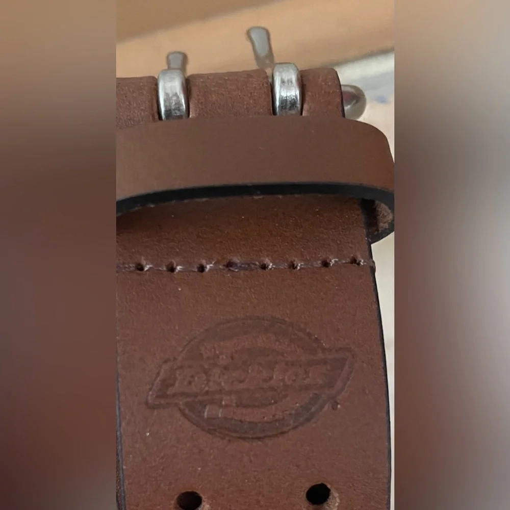 Dickies Brown Genuine Leather Men’s Belt Silver Buckle Detail; Size 38